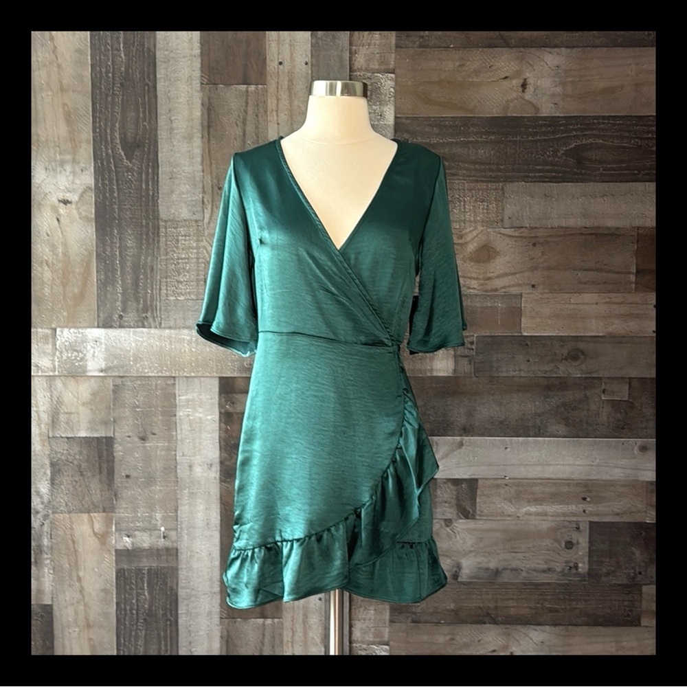 NWT! Lulu’s hunter green wrap dress small dark feminine witchy holiday party